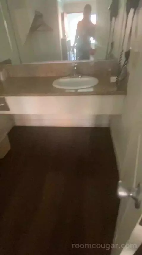 Standard (#130) bathroom picture #1