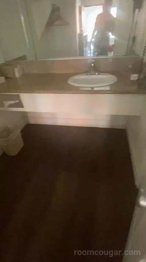 Standard (#130) bathroom picture #2