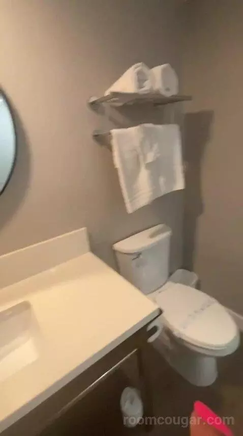 Standard (#207) bathroom picture #8