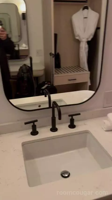 Sky Chamber Suite with Empire View (#1605) bathroom picture #6