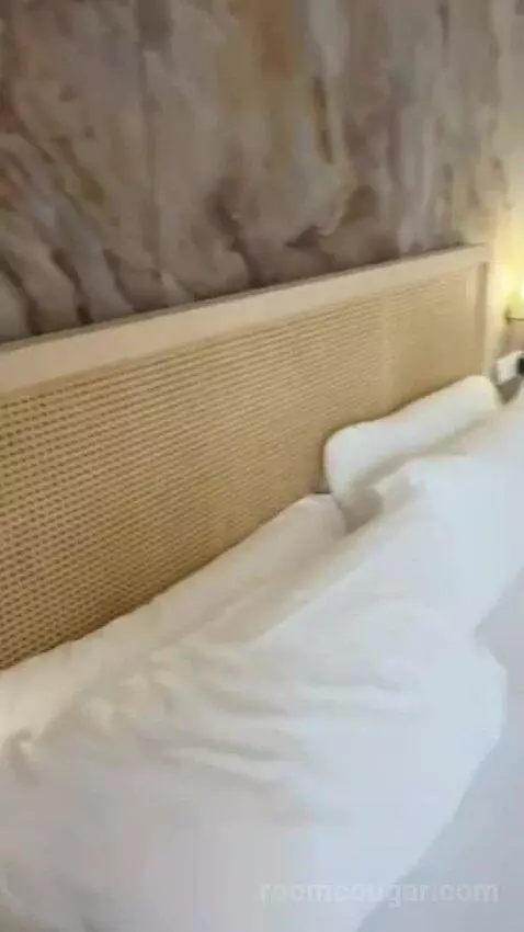 Junior King Suite (#210) bed picture #2