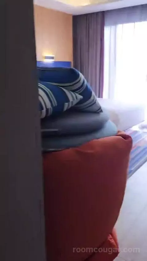 2 Queen Beds Room (#3010) bed picture #2