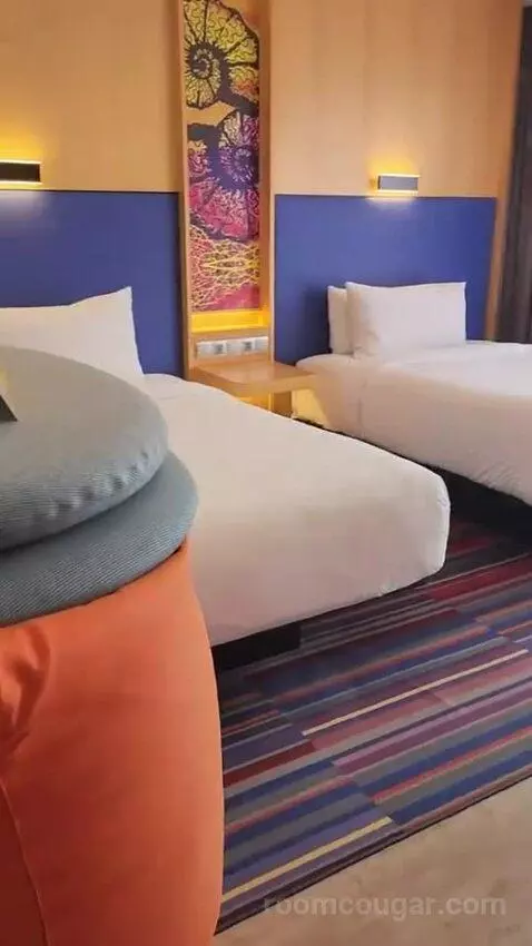 2 Queen Beds Room (#3010) bed picture #4