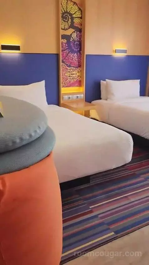 2 Queen Beds Room (#3010) bed picture #5