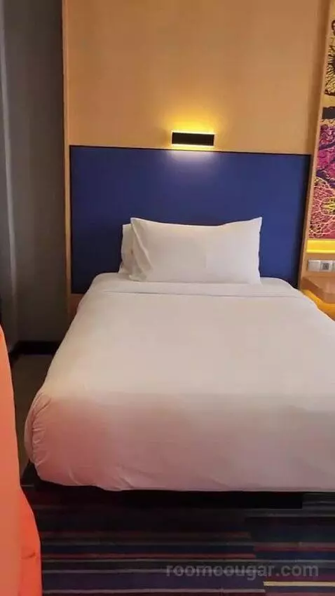 2 Queen Beds Room (#3010) bed picture #7