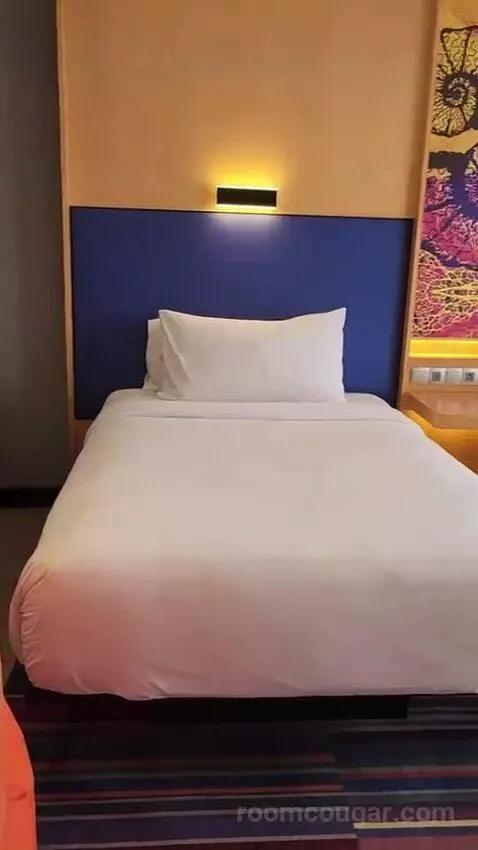 2 Queen Beds Room (#3010) bed picture #8