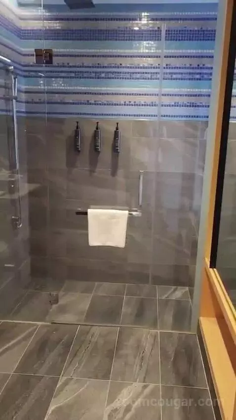 2 Queen Beds Room (#3010) bathroom picture #1