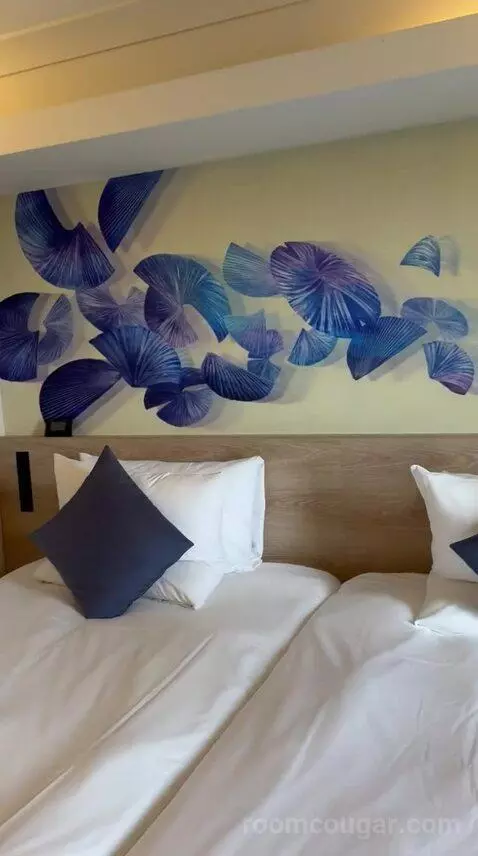 Executive Twin Room - Non-Smoking with Premier Lounge (#1322) bed picture #10