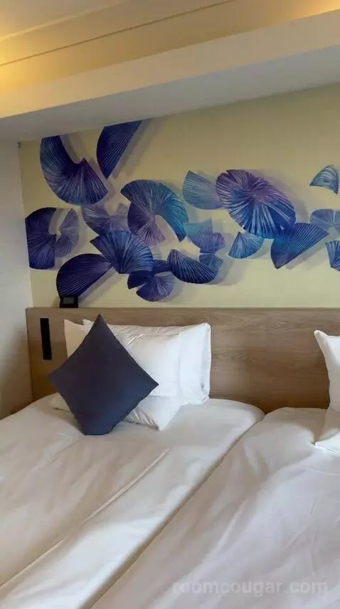 Executive Twin Room - Non-Smoking with Premier Lounge (#1322) bed picture #11