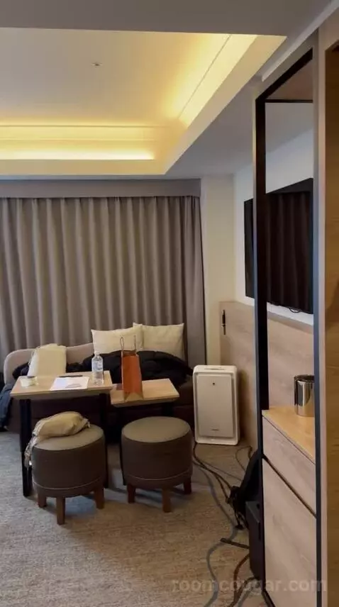 Executive Twin Room - Non-Smoking with Premier Lounge (#1322) bed picture #2