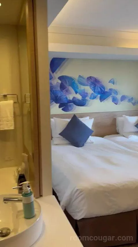 Executive Twin Room - Non-Smoking with Premier Lounge (#1322) bed picture #4