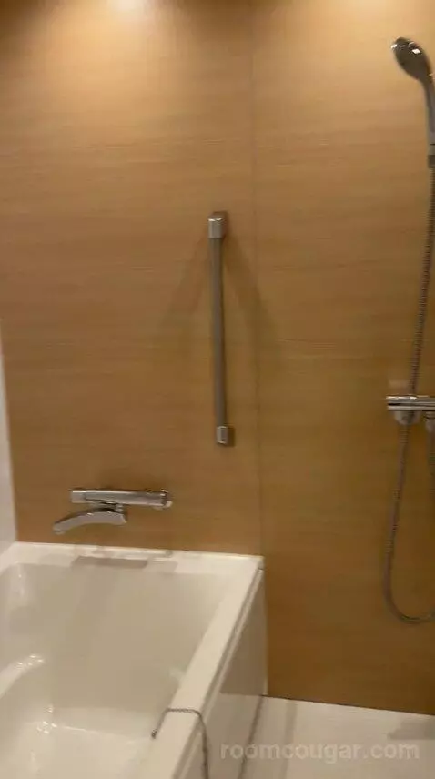 Executive Twin Room - Non-Smoking with Premier Lounge (#1322) bathroom picture #3