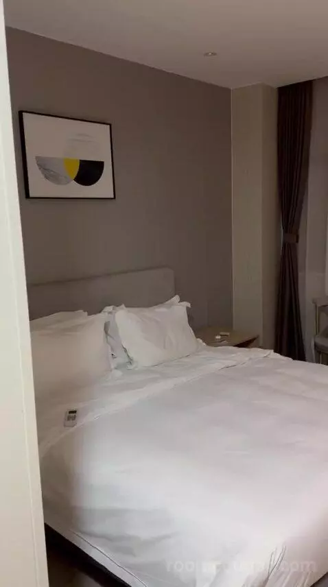 Standard Double (#421) bed picture #1