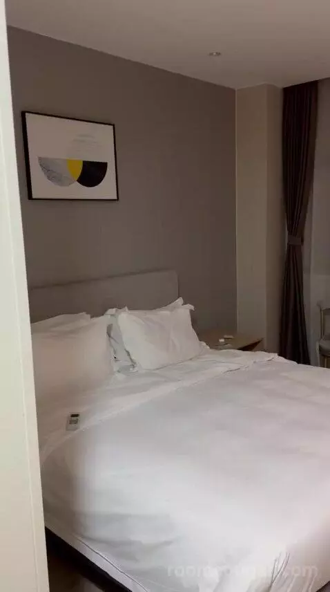 Standard Double (#421) bed picture #2