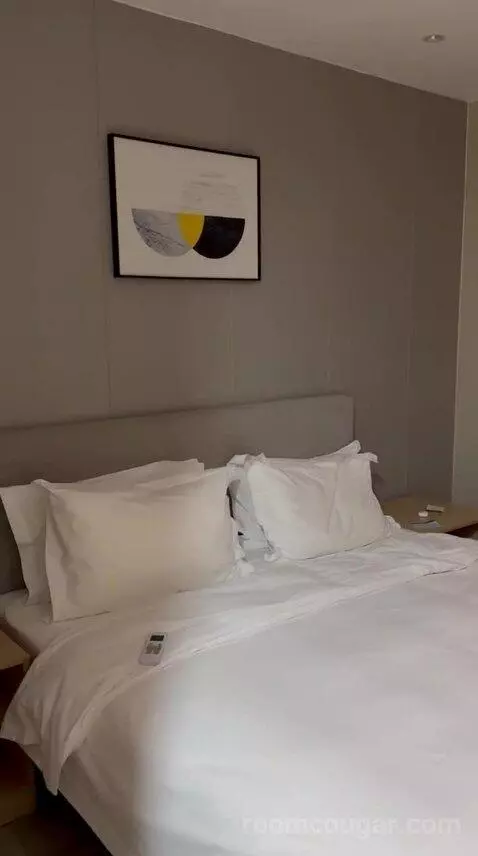 Standard Double (#421) bed picture #3