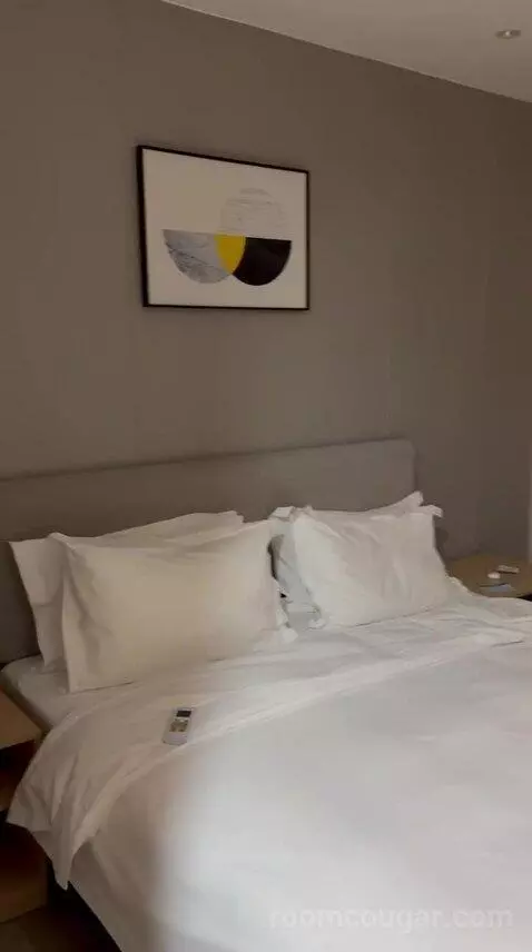 Standard Double (#421) bed picture #4