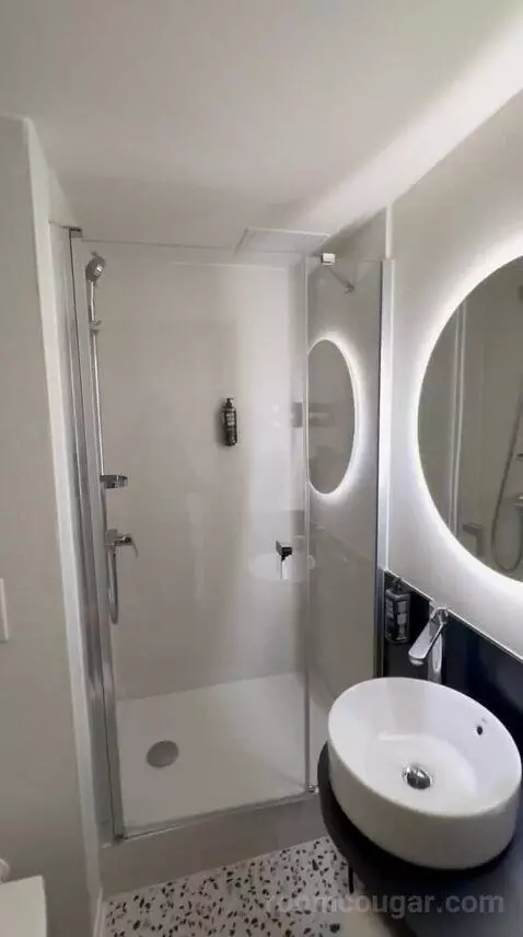 Standard Double Room (#701) bathroom picture #9