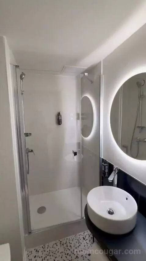 Standard Double Room (#701) bathroom picture #10