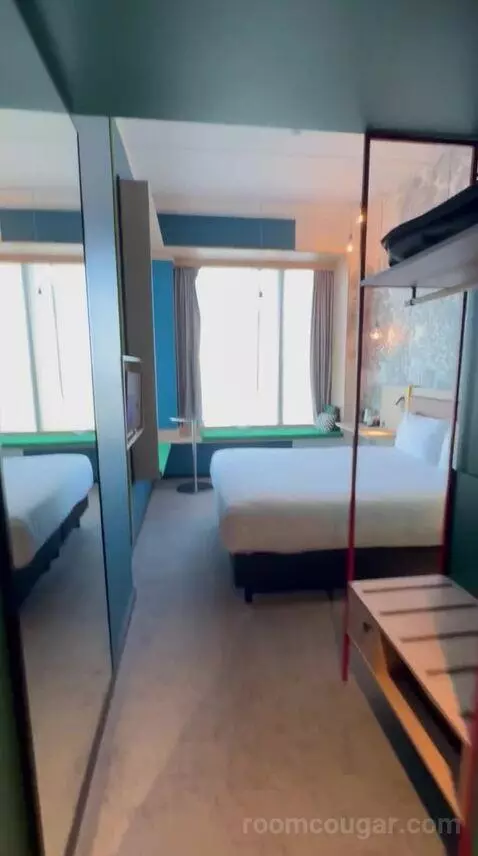 Superior Twin Room - High Floor (#812) bed picture #1