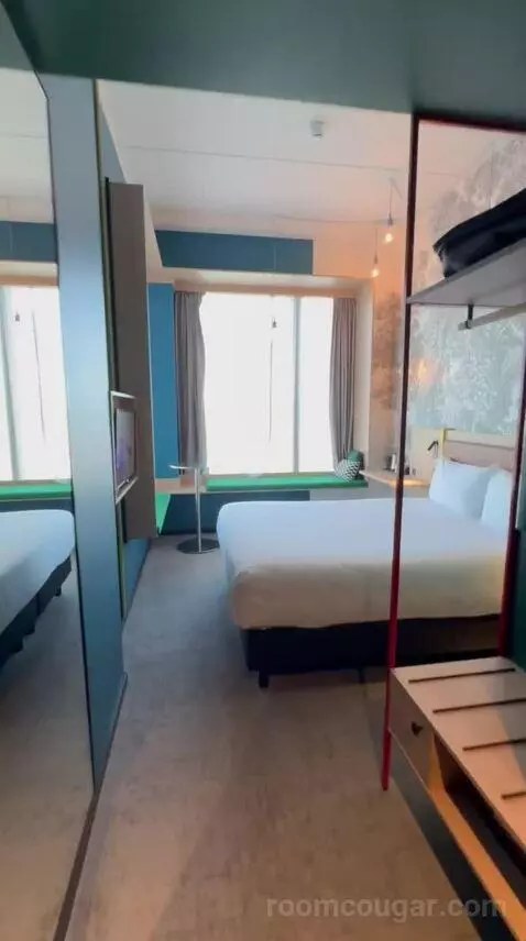 Superior Twin Room - High Floor (#812) bed picture #3