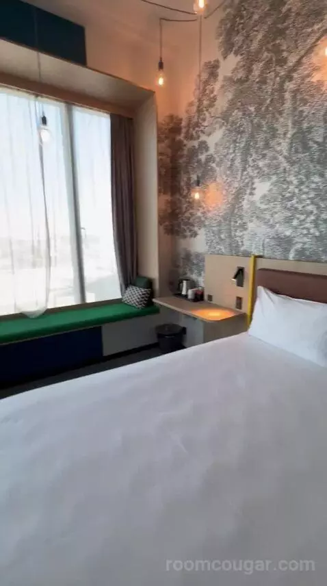 Superior Twin Room - High Floor (#812) bed picture #10