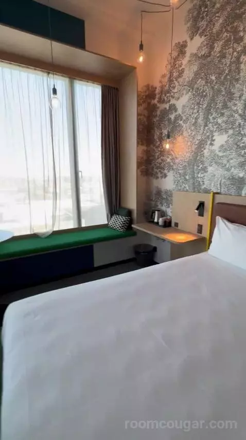 Superior Twin Room - High Floor (#812) bed picture #11