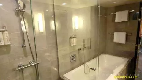 Suite (#14330) bathroom picture #4