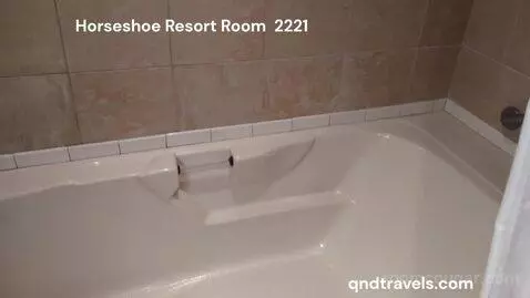 Deluxe River View King (#2221) bathroom picture #12