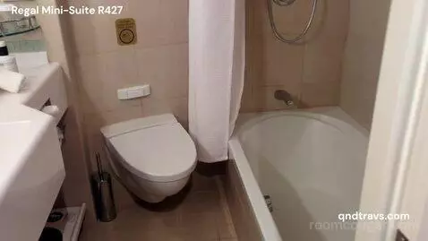 Mini-Suite (R427) bathroom picture #1