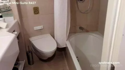 Mini-Suite (R427) bathroom picture #2