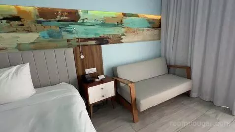 Deluxe King Room with Balcony and Ocean View (#608) bed picture #5