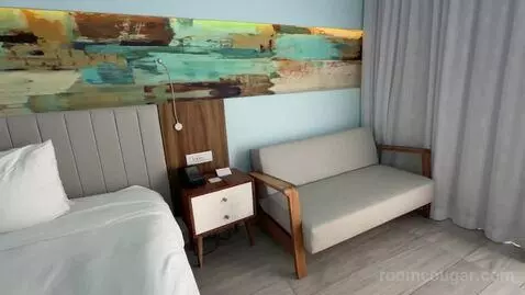 Deluxe King Room with Balcony and Ocean View (#608) bed picture #6