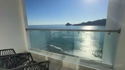 Deluxe King Room with Balcony and Ocean View (#608) view picture #3