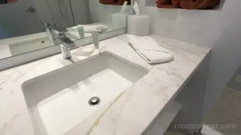 Deluxe King Room with Balcony and Ocean View (#608) bathroom picture #3