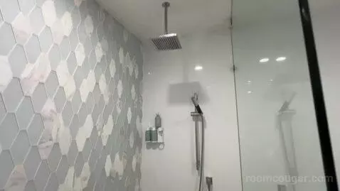 Deluxe King Room with Balcony and Ocean View (#608) bathroom picture #5