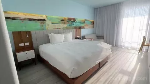 Deluxe King Room with Balcony and Ocean View (#608) view picture #2