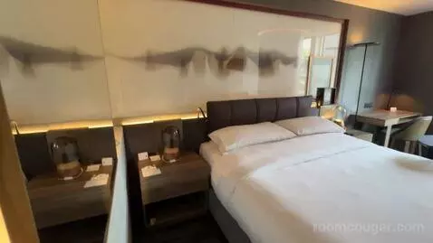 King Room (#407) bed picture #9
