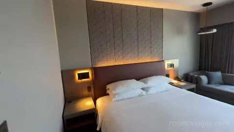 King Room - Club Access (#4319) bed picture #7