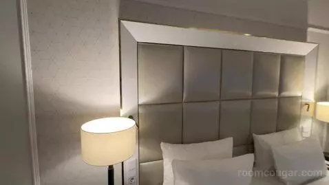 Corner Suite (#208) bed picture #6