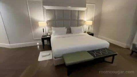 Corner Suite (#208) bed picture #7