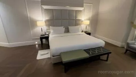 Corner Suite (#208) bed picture #8