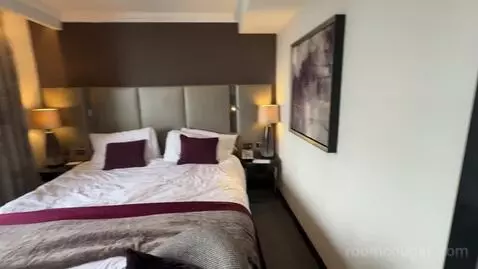 Deluxe King Room with Balcony and River View - High Floor (#1007) bed picture #9