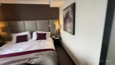 Deluxe King Room with Balcony and River View - High Floor (#1007) bed picture #10