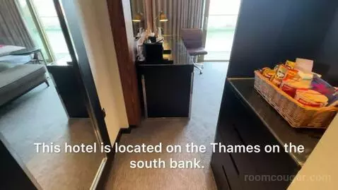 Deluxe King Room with Balcony and River View - High Floor (#1007) bed picture #2