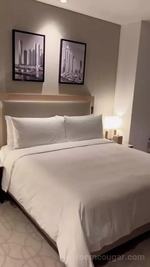 Premier King Suite with Sofa Bed and Marina View - Club Level (#1502) bed picture #4