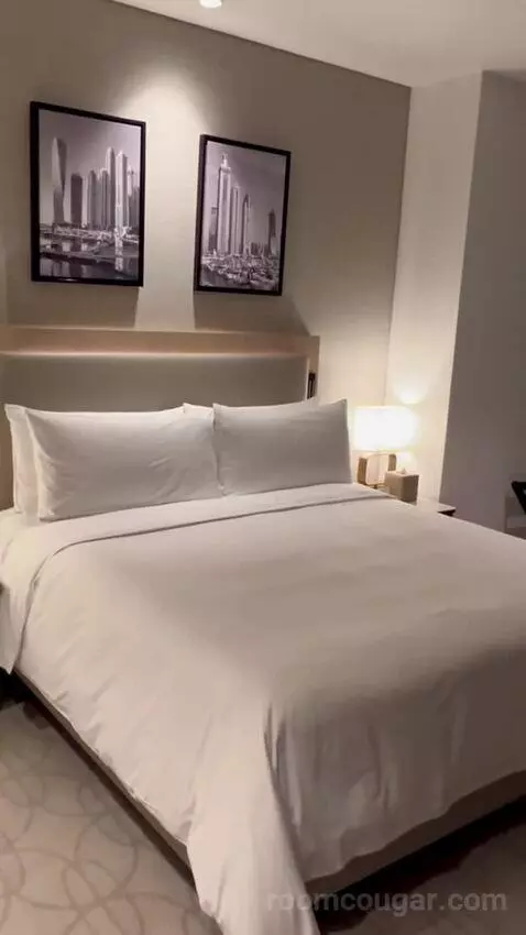 Premier King Suite with Sofa Bed and Marina View - Club Level (#1502) bed picture #5