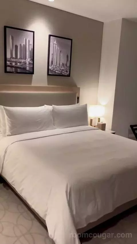 Premier King Suite with Sofa Bed and Marina View - Club Level (#1502) bed picture #6