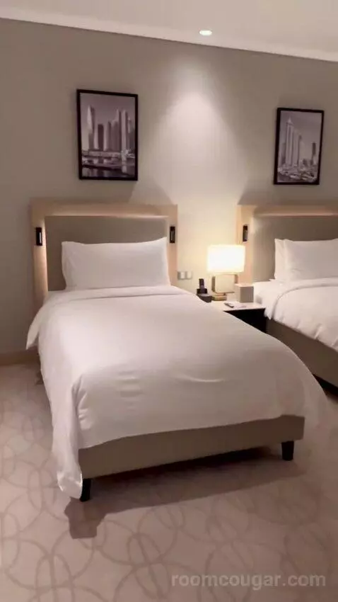 Executive Twin Room with Marina View - Club Level (#1316) bed picture #2