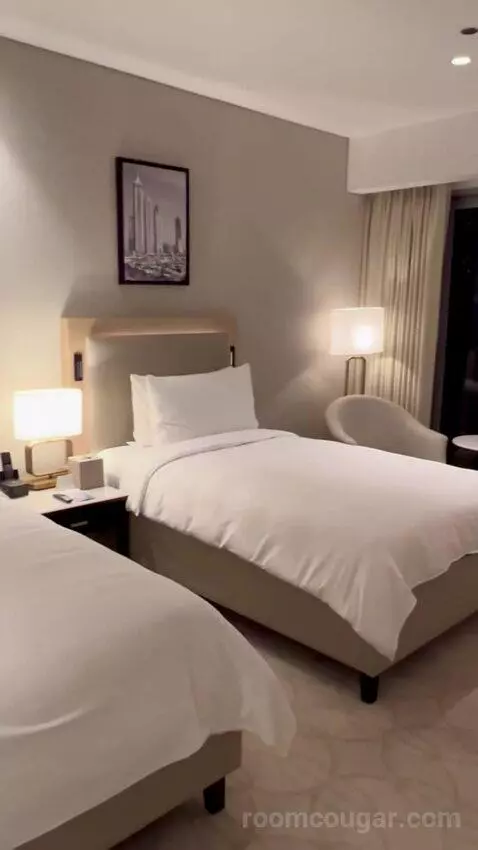 Executive Twin Room with Marina View - Club Level (#1316) bed picture #5