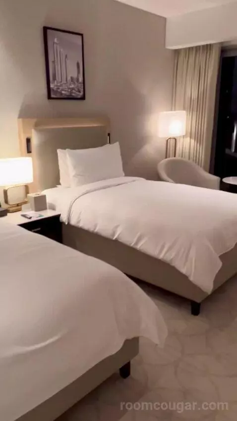 Executive Twin Room with Marina View - Club Level (#1316) bed picture #9
